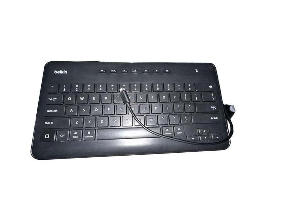 Lot of 5 Belkin Wired Keyboard for iPad with Lightning Connector, Model B2B124
